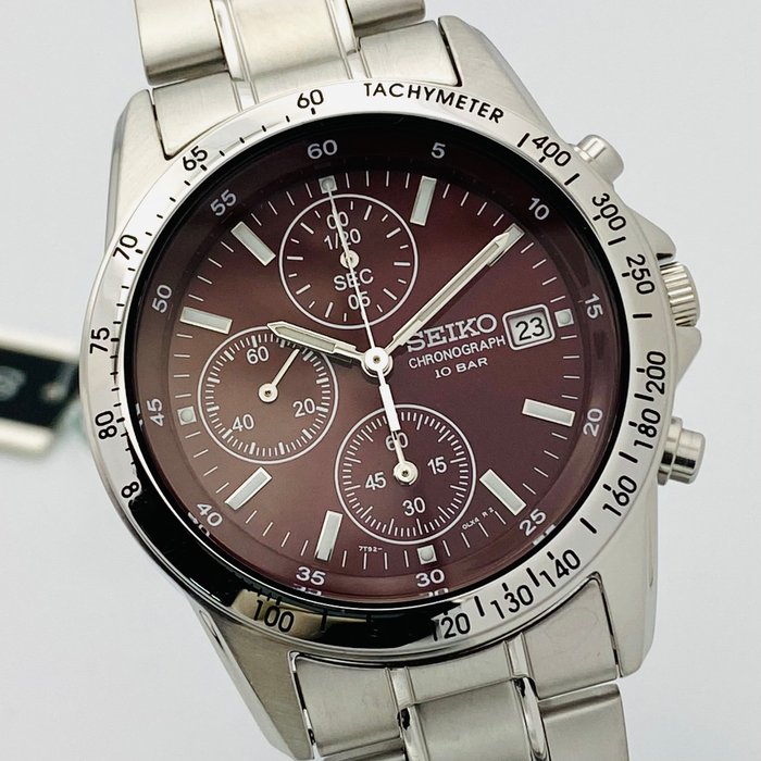 Seiko - Chronograph Red Dial 100m - Ingen mindstepris - Mænd - 2011-nu