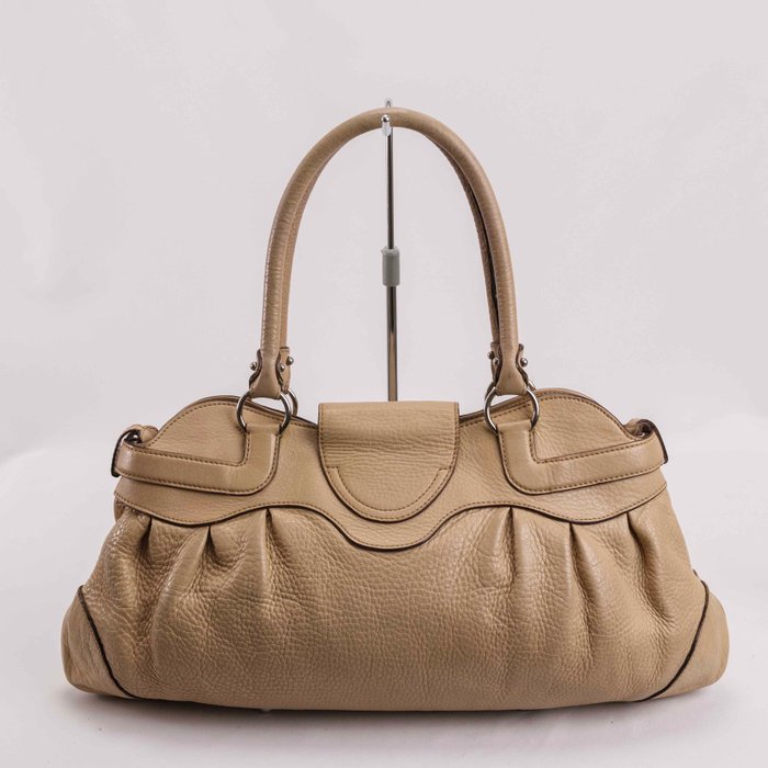 Salvatore Ferragamo - Gancini Beige Grained Leather Baguette Shoulder Tote Bag - Skuldertaske