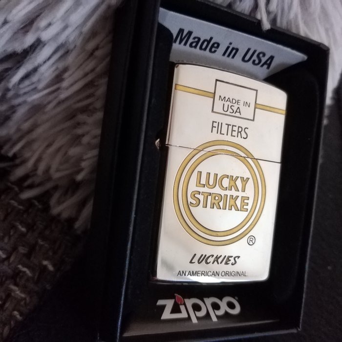 Zippo - Lucky Strike - silver/gold coulered - both sides Relief - armor case - new - Lommelighter - Højpoleret krom