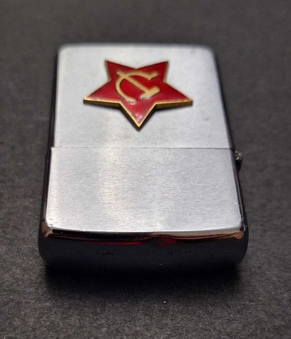 Zippo, Estrella Roja  Año 1989 Mes Julio - Lighter - Stål