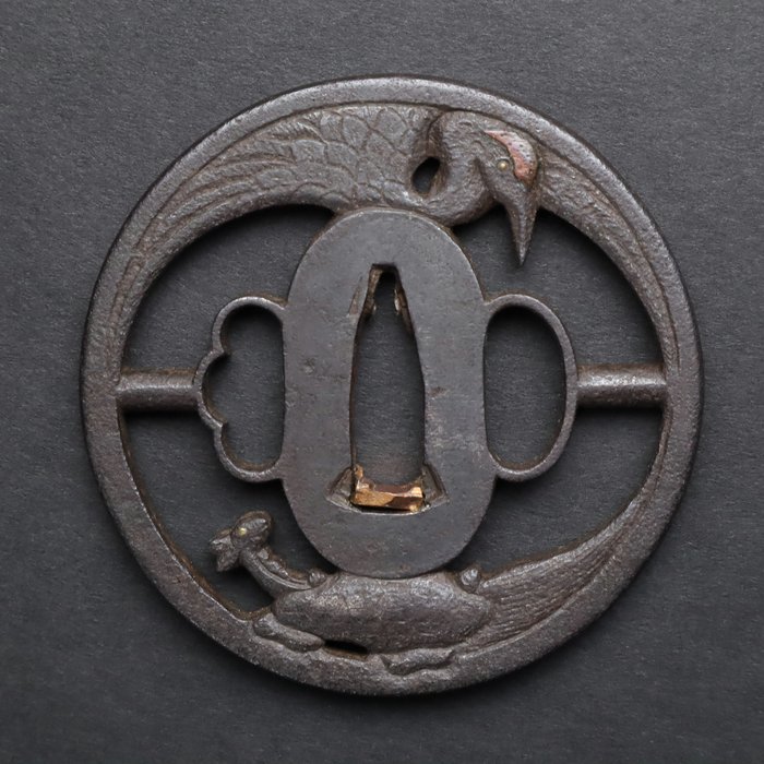 Gennembrudt Crane and Turtle Design Sword Guard 93g - Edo-perioden (1600-1868)