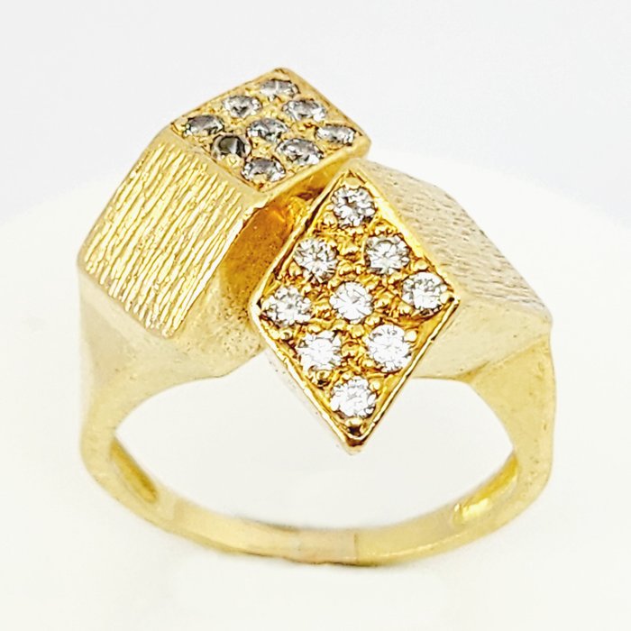 Ring - 18 kraat Gulguld -  0.63ct. tw. Diamant (Natur)