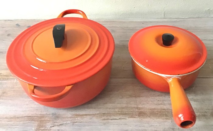 Le Creuset - Gryde (2) - Vintage skål og pande i orange emaljeret støbejern, 1960'erne