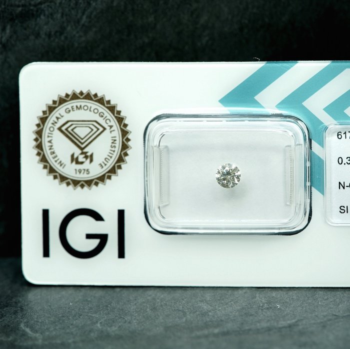 Ingen mindstepris - 1 pcs Diamant  (Naturfarvet)  - 0.32 ct - Very light Grålig Gul - SI2 - International Gemological Institute (IGI)