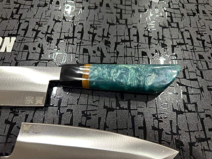 Bunka  Nakiri - Køkkenkniv - Chef's knife -  Hamrede special D2 stål japanske kokkeknive - Ergonomisk design grønlig blå og sort marmoreret harpikshåndtag - Japan