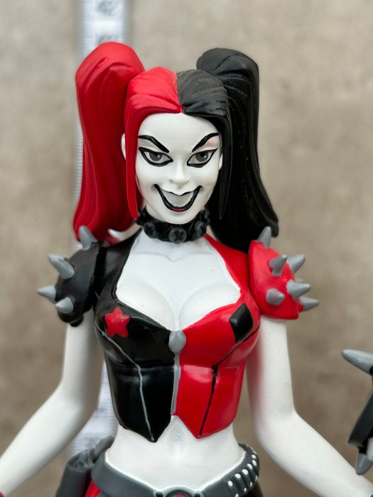 DC Direct - Harley Quinn - 1 - Harley Quinn -DC Collectibles