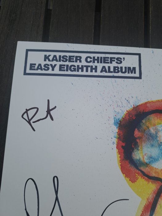 Kaiser Chiefs - Kaiser Chiefs’ Easy Eighth Album RARE SIGNED COPY! - LP-album (enkeltstående emne) - 2024