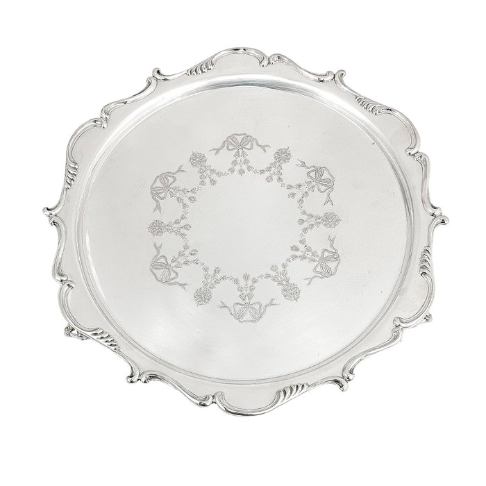 Riddels - Victorian salver in Neoclassical style with Chippendale border and garland decoration - Serveringsbakke - Forsølvet