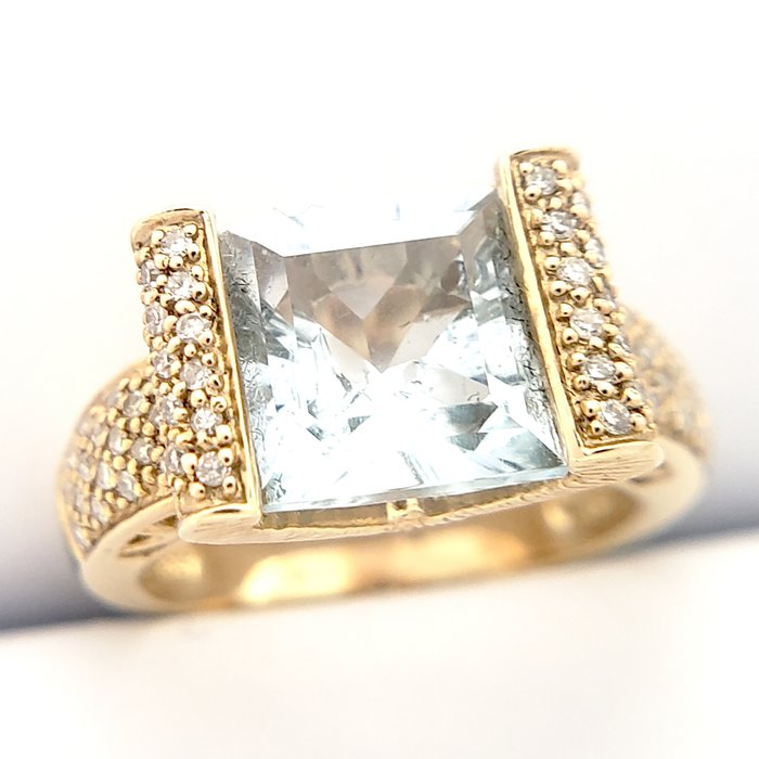 Ring - 14 karat Gulguld -  4.77ct. tw. Topas - Diamant