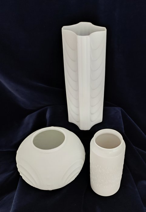 JaegerCo., Seltmann Weiden, Royal-Porzellan KPM - Vase - Bisqueporcelæn - Tre bisque porcelænsstykker i Op Art-stilen fra 1960'erne-70'erne.