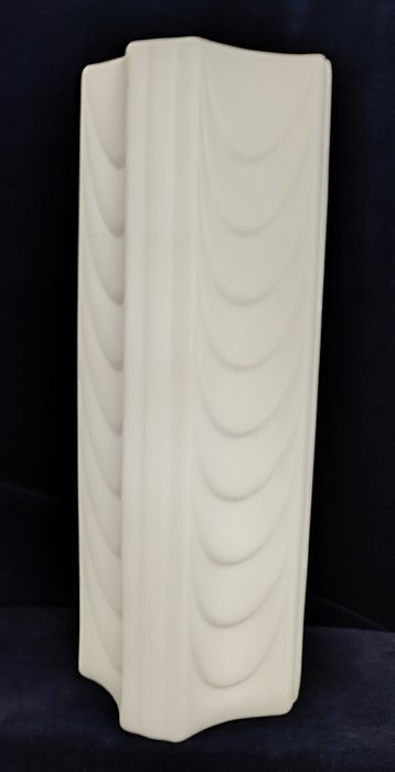 JaegerCo., Seltmann Weiden, Royal-Porzellan KPM - Vase - Bisqueporcelæn - Tre bisque porcelænsstykker i Op Art-stilen fra 1960'erne-70'erne.