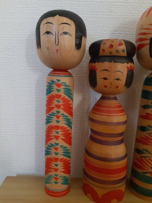 Parti med 7 traditionelle vintage kokeshi - Japan - Anden halvdel af det 20. århundrede