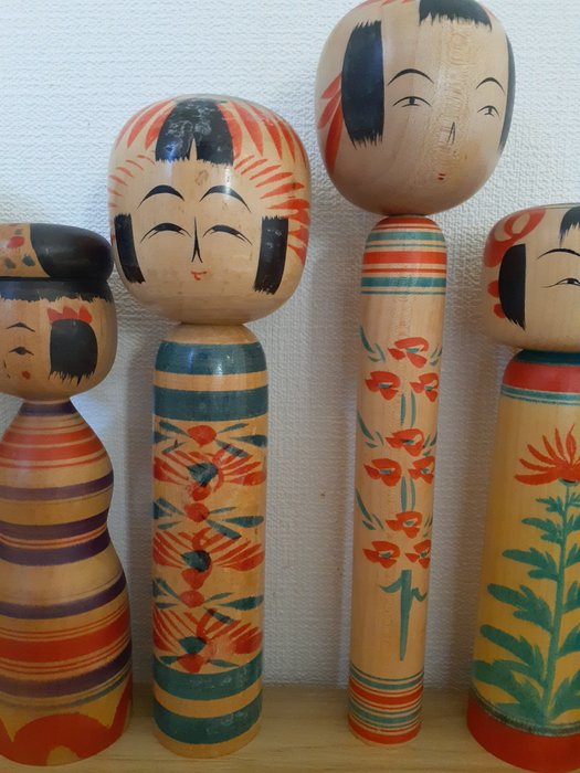 Parti med 7 traditionelle vintage kokeshi - Japan - Anden halvdel af det 20. århundrede