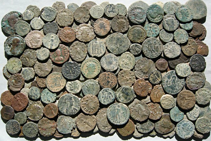 Romarriket. Lot of 150 Roman Imperial bronze coins. The lot includes some ases and semis from I-II centuries A.D., and a few iberian coins minted in the  (Ingen mindstepris)