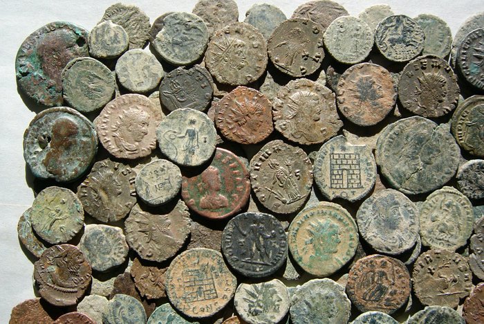 Romarriket. Lot of 150 Roman Imperial bronze coins. The lot includes some ases and semis from I-II centuries A.D., and a few iberian coins minted in the  (Ingen mindstepris)