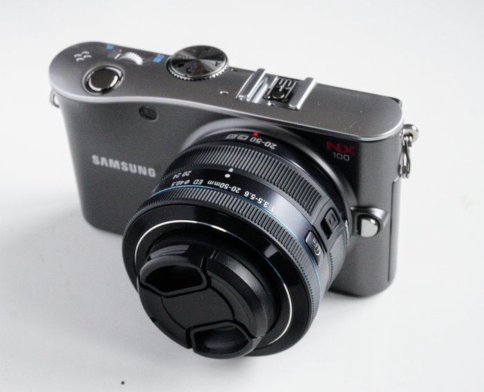 Samsung NX100 + 20-50 mm lens, zo goed als nieuw: Digitalkamera