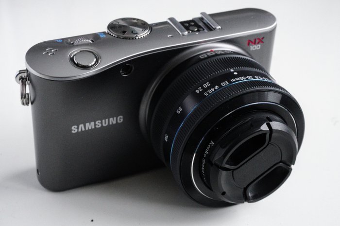 Samsung NX100 + 20-50 mm lens, zo goed als nieuw: Digitalkamera