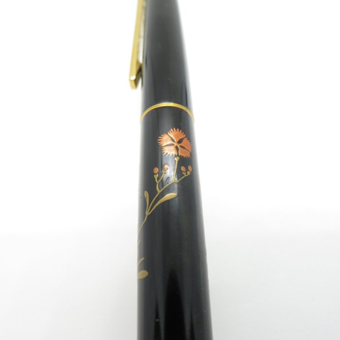 Pilot - Vintage Lacquerware Maki-e with Dianthus design - 14K gold nib (F) - Fyldepen