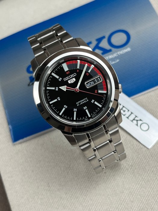 Seiko - 5 - Automatic Day Date - Ingen mindstepris - SNKK31K1 - Mænd - 2011-nu