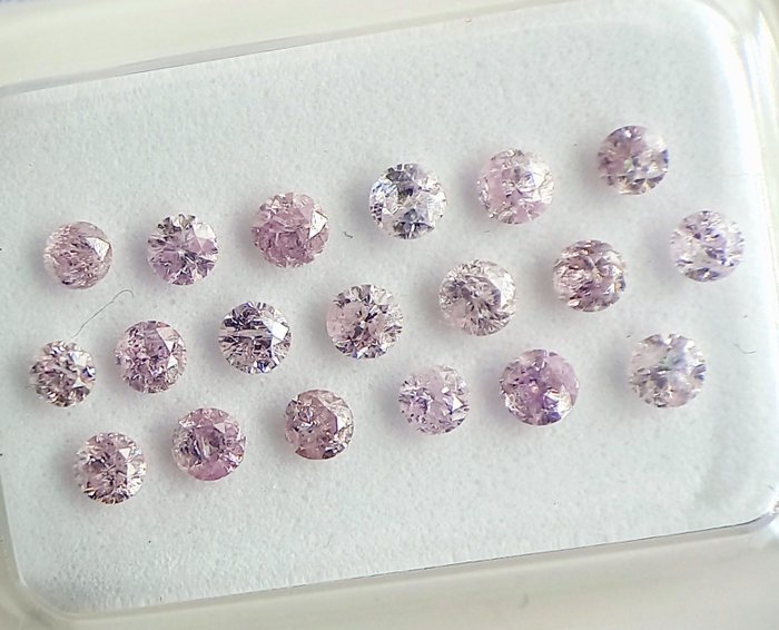 Ingen mindstepris - 19 pcs Diamant  (Naturfarvet)  - 0.78 ct - Rund - Faint, Fancy Lilla Lyserød - I2, I3 - Antwerp Laboratory for Gemstone Testing (ALGT)