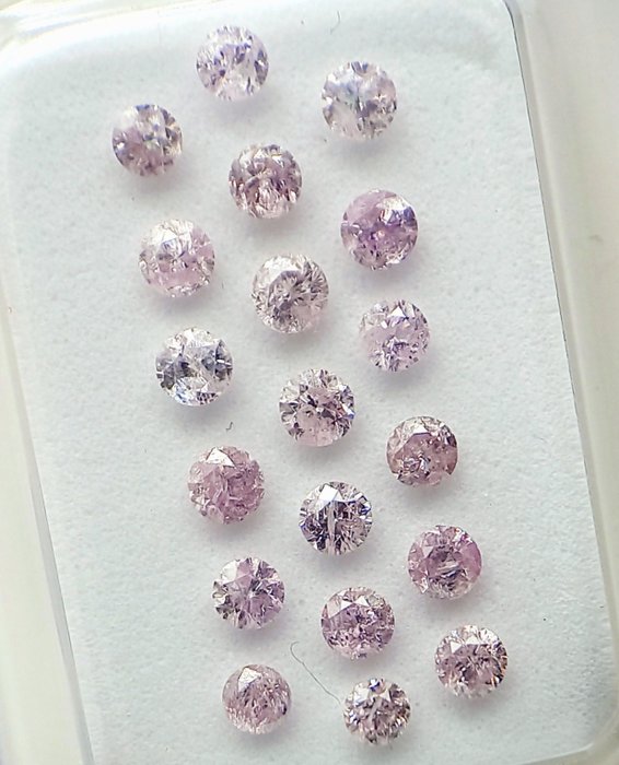 Ingen mindstepris - 19 pcs Diamant  (Naturfarvet)  - 0.78 ct - Rund - Faint, Fancy Lilla Lyserød - I2, I3 - Antwerp Laboratory for Gemstone Testing (ALGT)