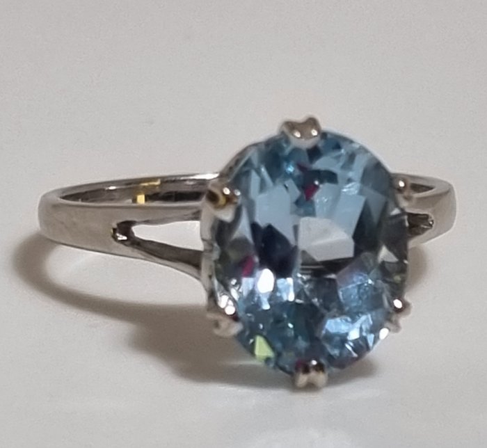 Ring - 18 kraat Hvidguld -  2.00ct. tw. Akvamarin