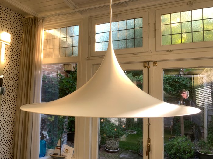 Gubi (Bonderup  Thorup) - Bonderup  Thorup - Loftslampe - Heksehat - Aluminium - Heksehattelampe