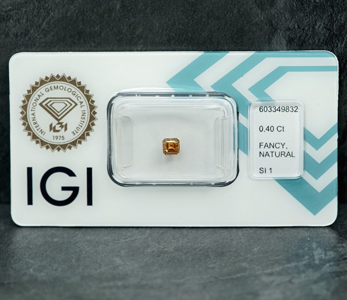 1 pcs Diamant  (Naturfarvet)  - 0.40 ct - Smaragd - Fancy Orange nuance Gul - SI1 - International Gemological Institute (IGI)