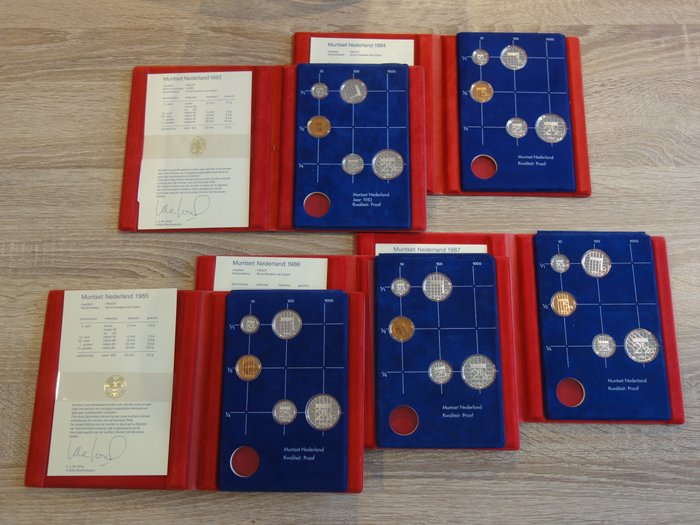 Holland. 21 Proofsets (zonder penning) van 5 verschillende jaren, 1983-1987 (21 ex.)  (Ingen mindstepris)