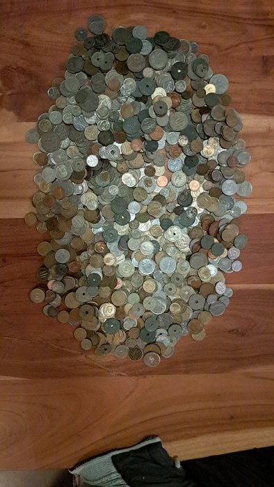 Verden. 5 kilos of world coins  (Ingen mindstepris)