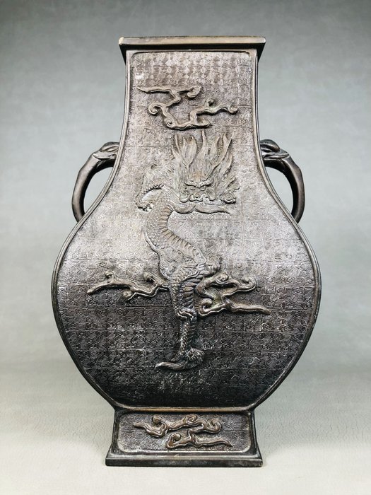 Vase - Bronze, En kobbervase fra Dai Nippon Bunsei Nen Seiminju, der er over 150 år gammel - Murata Seimin 村田 整珉 - Japan - 19. århundrede