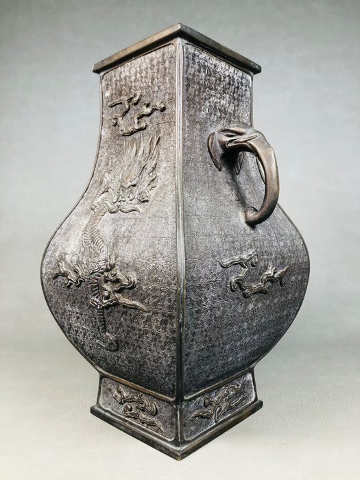 Vase - Bronze, En kobbervase fra Dai Nippon Bunsei Nen Seiminju, der er over 150 år gammel - Murata Seimin 村田 整珉 - Japan - 19. århundrede