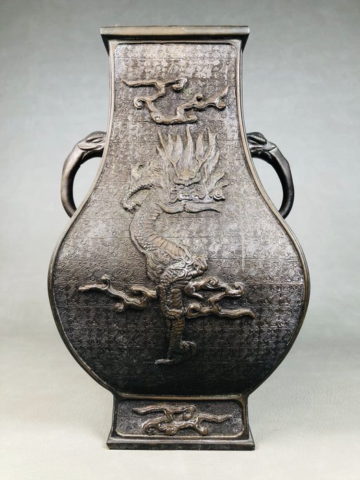 Vase - Bronze, En kobbervase fra Dai Nippon Bunsei Nen Seiminju, der er over 150 år gammel - Murata Seimin 村田 整珉 - Japan - 19. århundrede