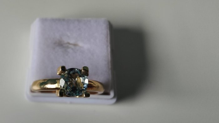 Ingen mindstepris - Statement-ring - 18 kraat Gulguld Akvamarin