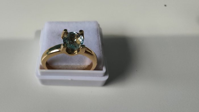 Ingen mindstepris - Statement-ring - 18 kraat Gulguld Akvamarin