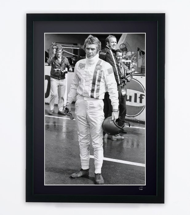 Le Mans 1971 - Steve Mc Queen as "Michael Delaney" - Porsche Driver - Fine Art Photography - Luxury Wooden Framed 70X50 cm - Limited Edition Nr 01 of 30 - Serial ID 17213 - Original Certificate (COA), Hologram Logo Editor and QR Code - 100% New items.