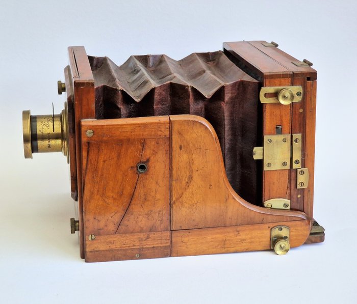 AH  EJ Dale London ? tailboard wooden plate camera  with maroon bellows | Vådpladekamera