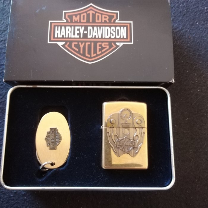 Zippo - Zippo Trick - Harley-Davidson Tankuhr Surprise - Sammlerstück in Sammlerbox - Lommelighter - Stål (rustfrit) -  (2)