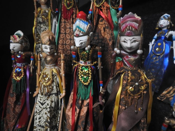 15 wayang golek dukker og træudskæringer - Wayang golèk - Indonesien  (Ingen mindstepris)