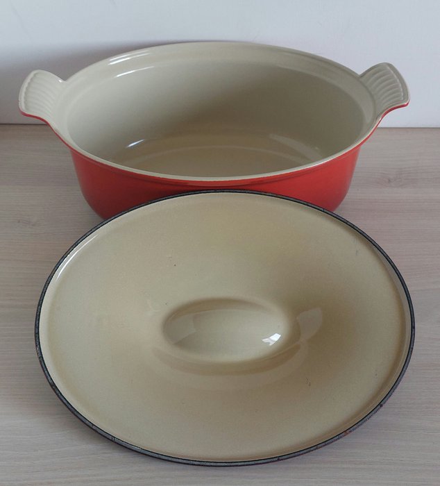 Le Creuset - Kasserolle -  Stor model - Støbejern emalje - Fremstillet i Frankrig