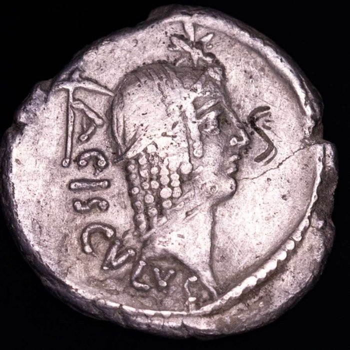 Romerska republiken. L. Valerius Acisculus. Denarius Rome mint. Europa riding a bull right, holding a billowing veil above with both hands; L • VALERIVS  (Ingen mindstepris)