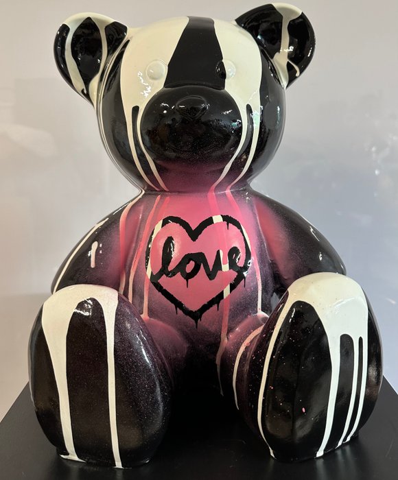 Daluxe Art - 1999 • Love Bear