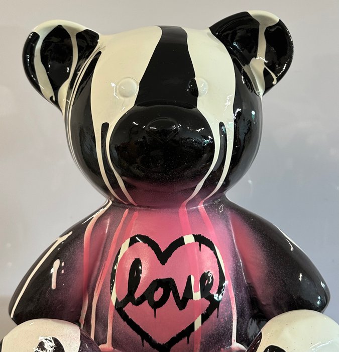 Daluxe Art - 1999 • Love Bear