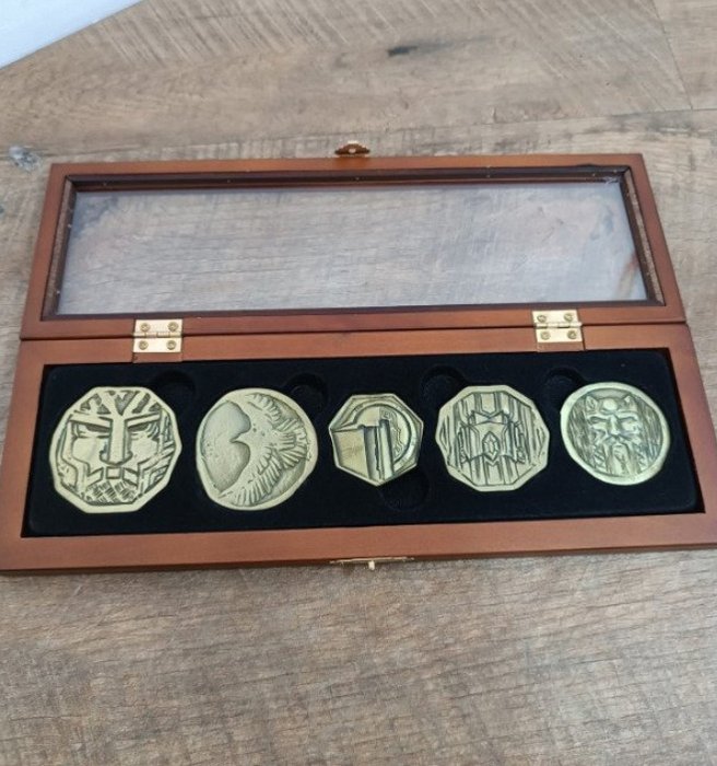 Lord of the Rings -  - Filmrekvisitter Dwarven Treasure Coin Set, fra Ringenes Herre-sagaen (skala 1:1)