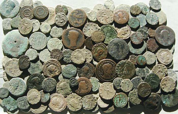 Romarriket. Lot of 150 Æ coins including some Asses and Semisses (I-II centuries AD) and a few iberian coins  (Ingen mindstepris)