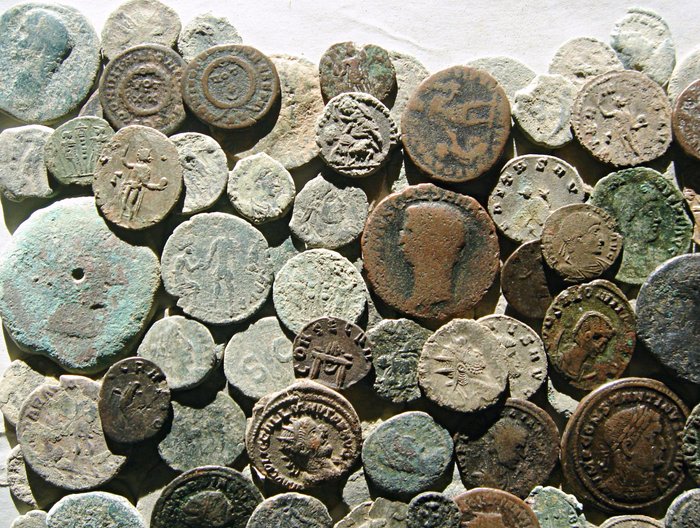 Romarriket. Lot of 150 Æ coins including some Asses and Semisses (I-II centuries AD) and a few iberian coins  (Ingen mindstepris)