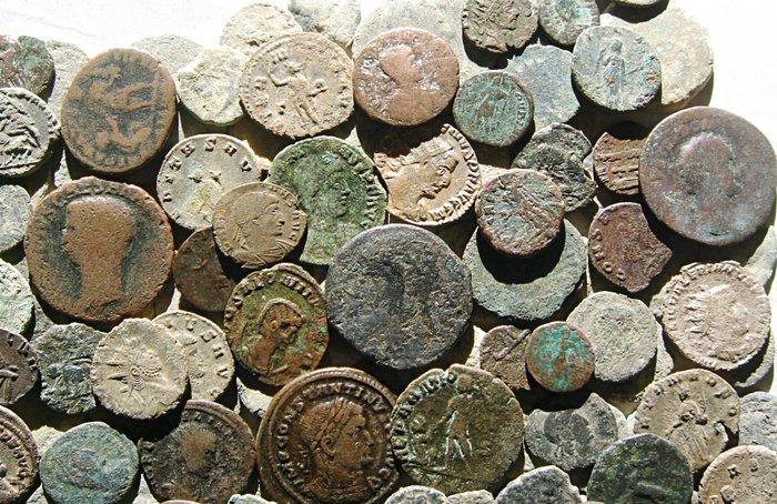 Romarriket. Lot of 150 Æ coins including some Asses and Semisses (I-II centuries AD) and a few iberian coins  (Ingen mindstepris)