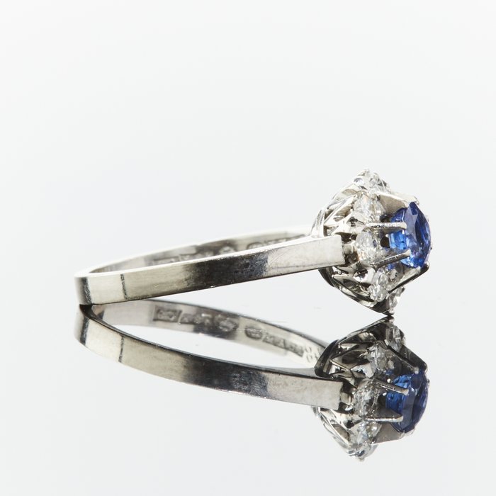 Ring - 18 kraat Hvidguld -  0.85ct. tw. Safir - Diamant