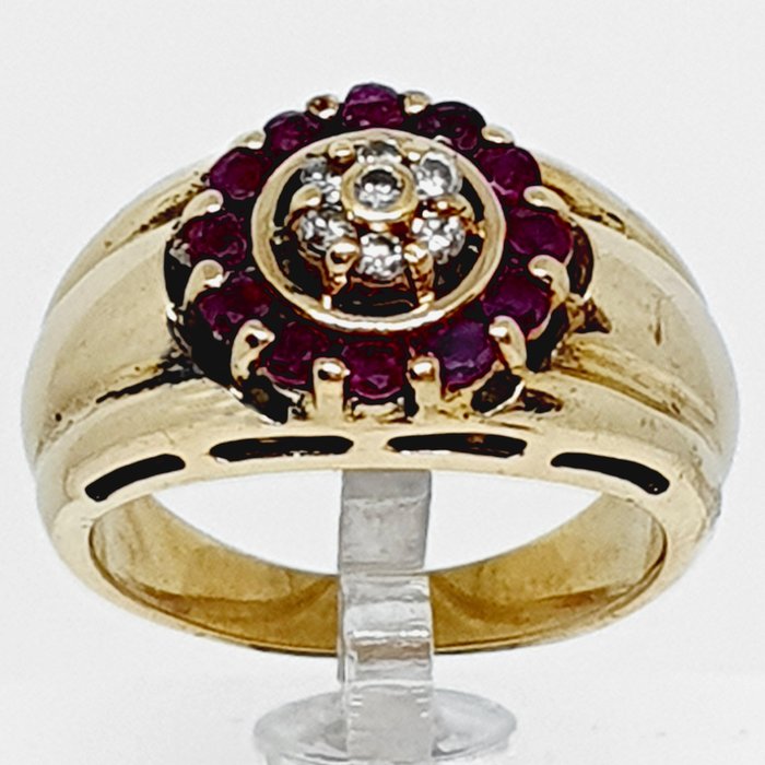 Ring - 18 kraat Gulguld -  0.37ct. tw. Rubin - Diamant