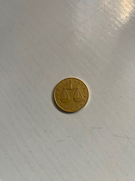 Italien. 2 Medaglie in oro e diamanti 1970's - 14 gr Au (.900)